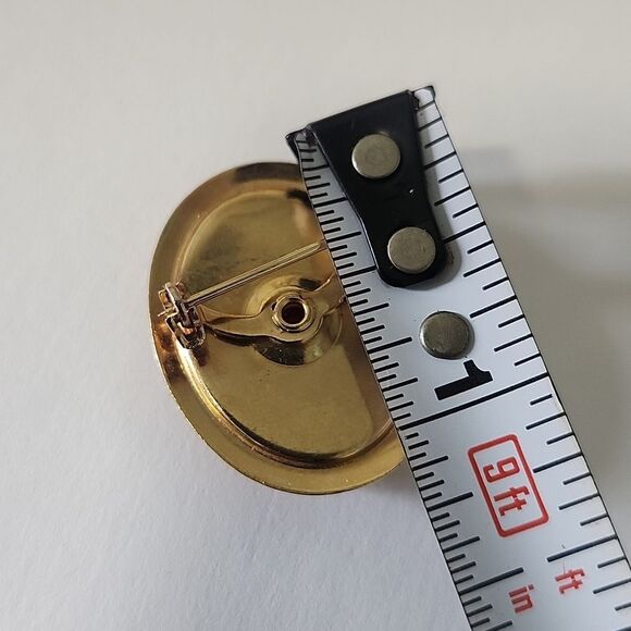 Vintage Cameo Brooch with Gold Trim - Picture 4 of 4